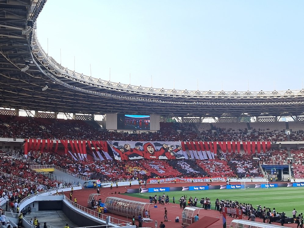 Koreografi Ultras Garuda pada laga Timnas Indonesia vs Irak, Kamis (6/6/2024) (c) Bola.net/Fitri Apriani