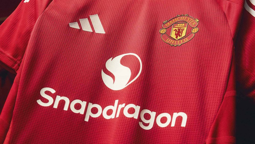 Jersey kandang Manchester United 2024/2025 (c) Ofisial Manchester United