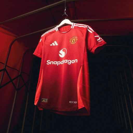 Jersey kandang Manchester United 2024/2025 (c) Ofisial Manchester United