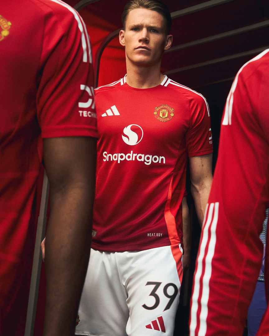 Jersey kandang Manchester United 2024/2025 (c) Ofisial Manchester United