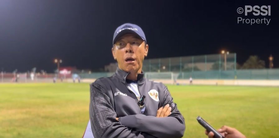 Ekspresi Shin Tae-yong ketika dapat informasi Timnas Indonesia pernah kalah 0-10 dari Bahrain (c) Tim Media PSSI
