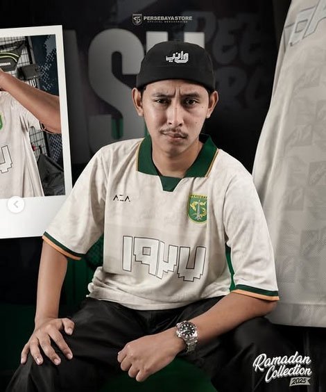 Jersey Ramadan Series 2025 yang diluncurkan Persebaya Surabaya (c) Ofisial Instagram Persebaya Store/@persebayastore