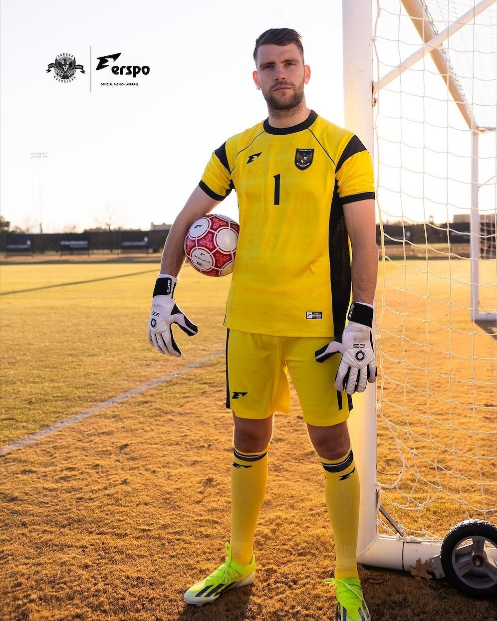 Penampakan penuh jersey kiper Timnas Indonesia yang baru (c) Dok. ERSPO
