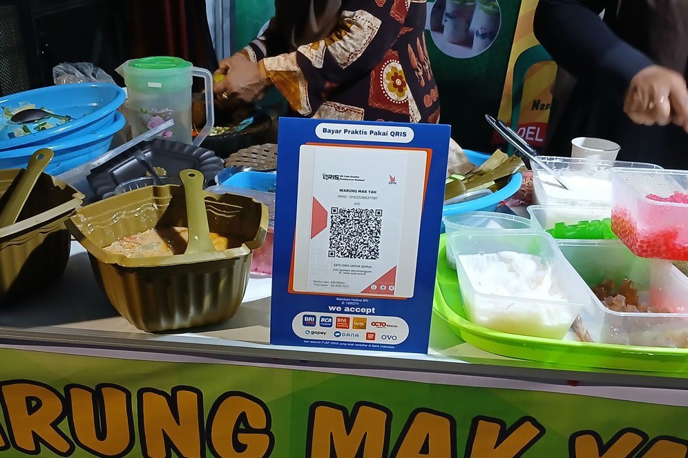 QRIS BRI di Warung Rujak Mak Yah (c) Asad Arifin