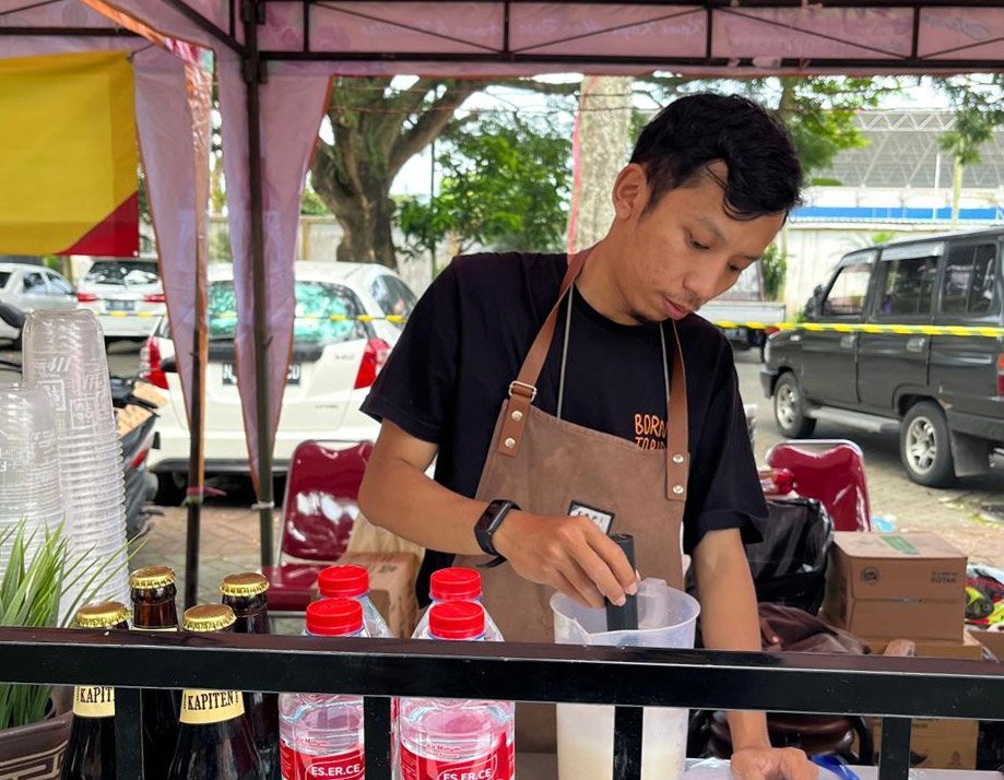 Pengelola Kopi Ortu, Hafid Rozaqi Maruf. (c) Kopi Ortu untuk Bola.net
