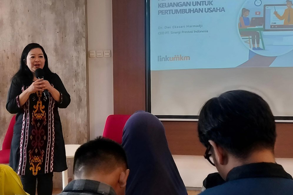 Dwi Ekasari Harmadji menekankan pentingnya manajemen keuangan untuk menumbuhkan usaha. (c) Bola.net/Afdholud Dzikry