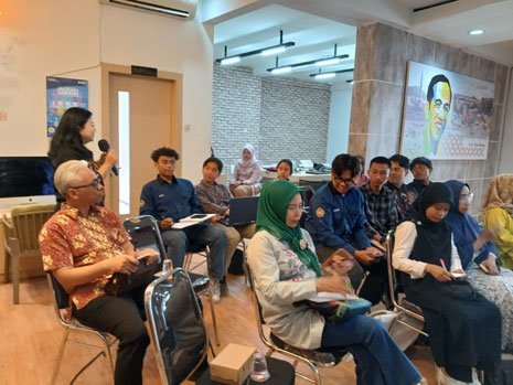 Dwi Ekasari Harmadji ketika memberi materi tentang Manajemen Keuangan untuk UMKM di Rumah BUMN Kota Malang by BRI (c) Asad Arifin