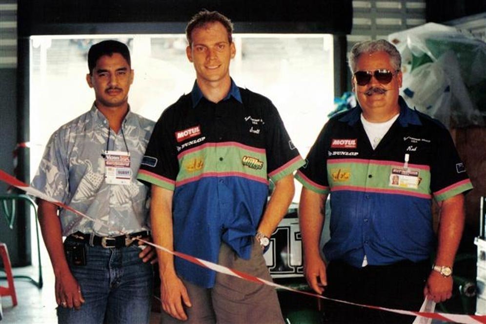 Juara WorldSBK 1993, Scott Russell (tengah) (c) Kawasaki Racing/Kawasaki.co.uk