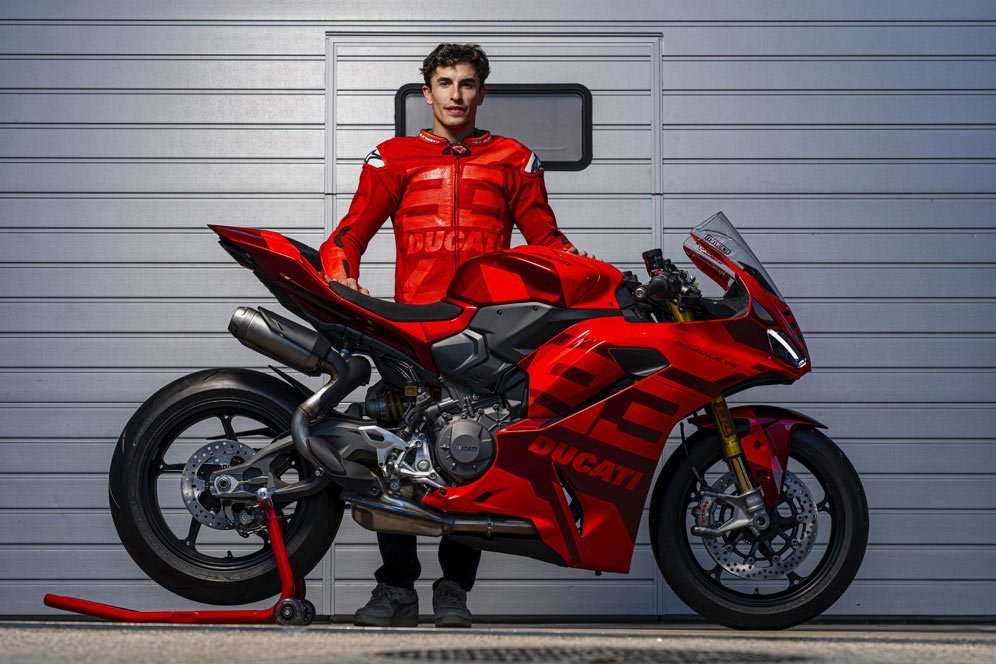 Marc Marquez dan Ducati Panigale V2 MM93 (c) Ducati Corse