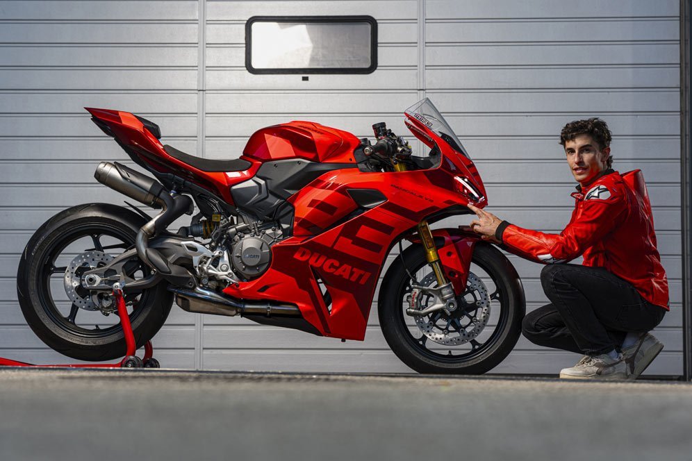 Marc Marquez dan Ducati Panigale V2 MM93 (c) Ducati Corse