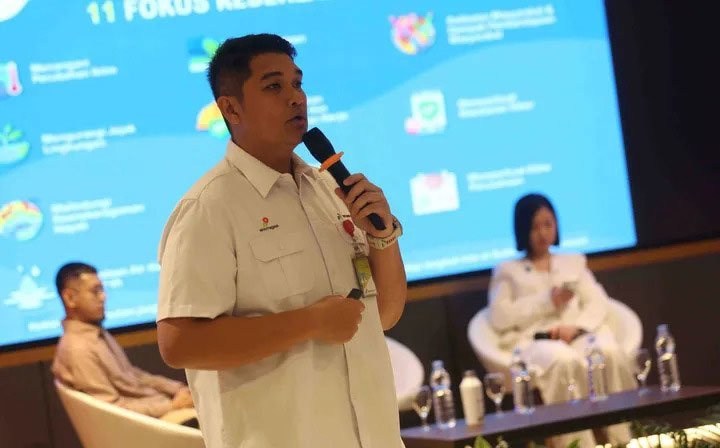 Upstream Champion, Donny Tigor Silitonga, saat mempresentasikan kegiatan Upstream Force Pertamina Hulu Energi di Auditorium Lantai 2 Gedung IDE FTUI (c) Liputan6.com/Helmi Fithriansyah