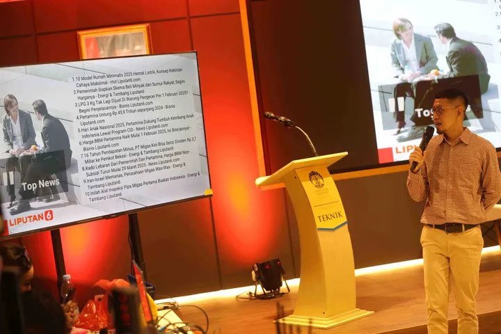 Social Media Manager Kapanlagi Youniverse, Eko Setiawan, saat presentasi pada seminar Upstream Force We Are The Energy di Auditorium Lantai 2 Gedung IDE FTUI, Selasa (4/11/2025) (c) Liputan6.com/Helmi Fithriansyah