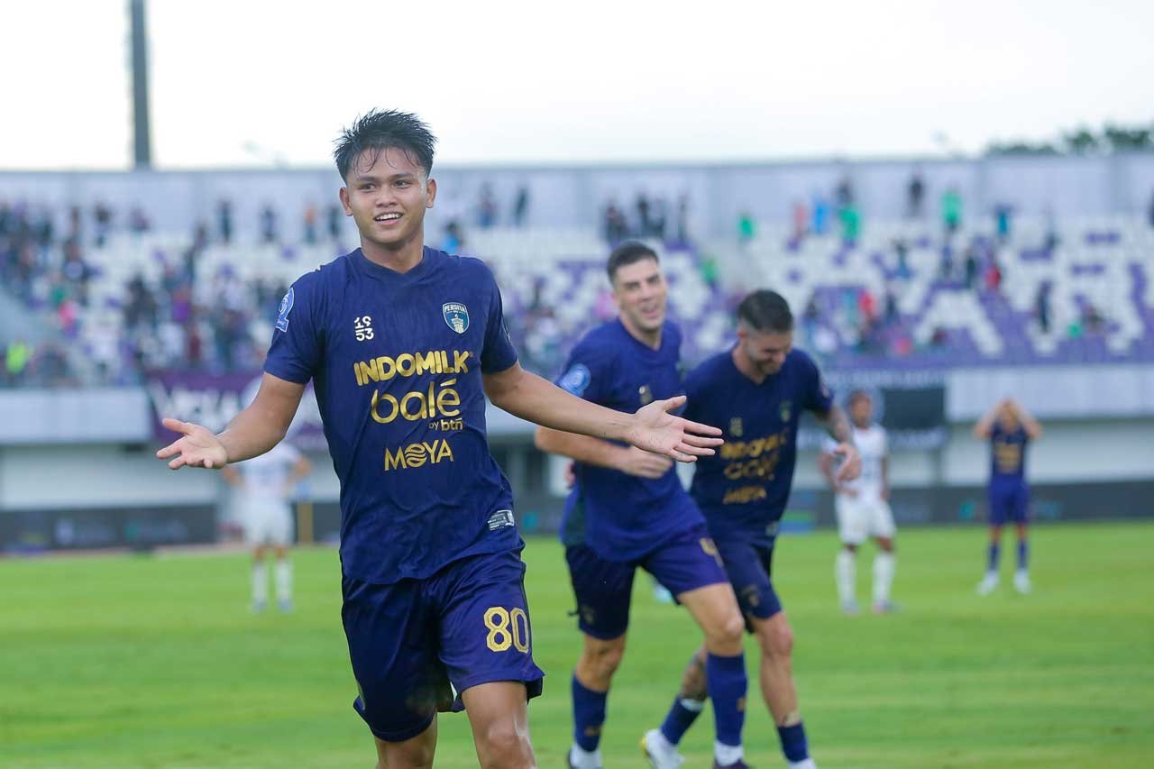 Selebrasi gol Hokky Caraka pada laga Persita Tangerang vs Persik Kediri pada pekan ke-15 BRI Super League 2025/2026 (c) Muhammad Iqbal Ichsan