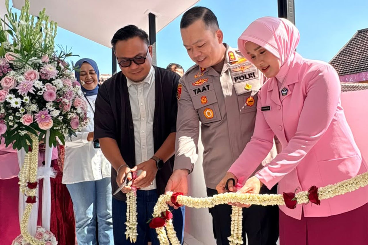 BRI Branch Office Kepanjen menyalurkan bantuan Program Tanggung Jawab Sosial dan Lingkungan (TJSL) senilai Rp250 juta untuk mendukung TK Kemala Bhayangkari Polres Malang (c) Dok. BRI