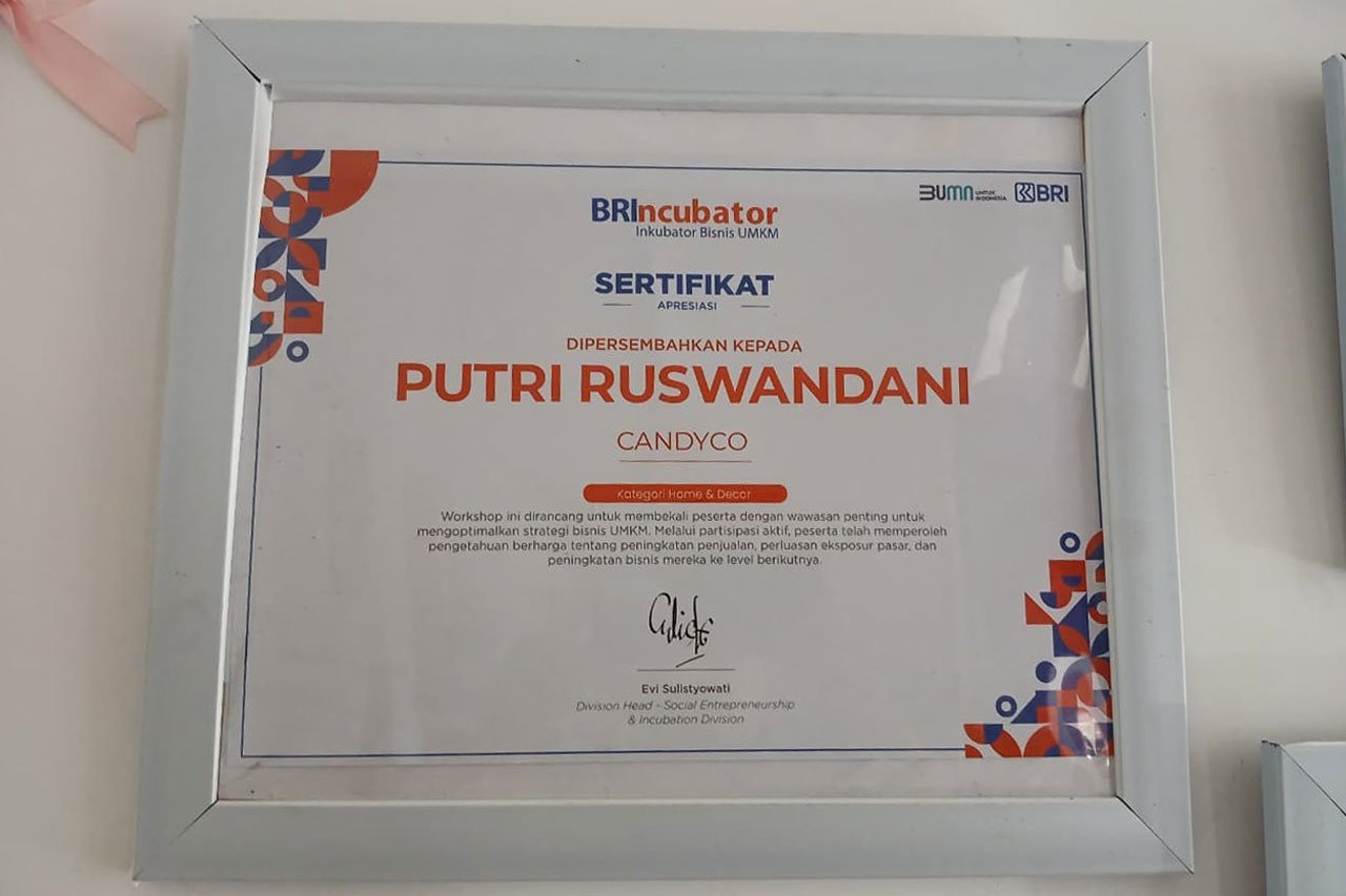 Sertifikat juara BRIncubator yang didapat Putri Ruswandan pada 2024 (c) Asad Arifin