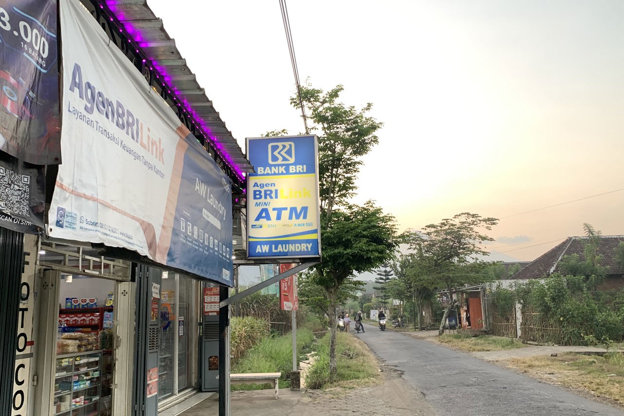 Agen BRILink AW Laundry di Dusun Kasikon, Desa Wadung, Kecamatan Pakisaji, Kabupaten Malang (c) Asad Arifin