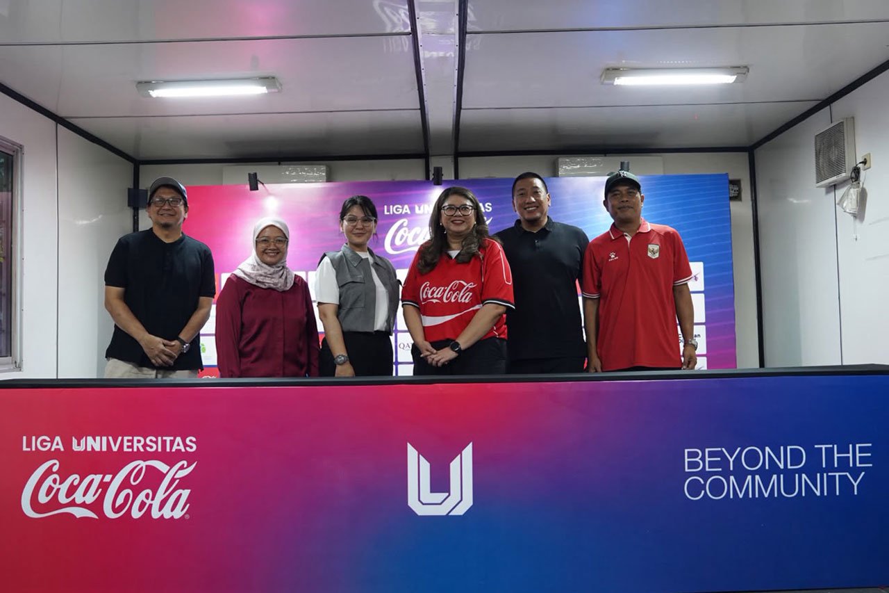 Wakil Ketua PSSI, Ratu Tisha, memberikan apresiasi untuk gelaran Liga Universitas 2026 (c) Istimewa