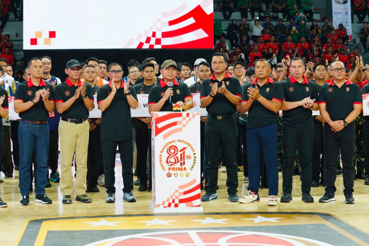 Panglima TNI Jenderal TNI Agus Subiyanto membuka Turnamen Bola Basket Panglima TNI (c) Puspen TNI