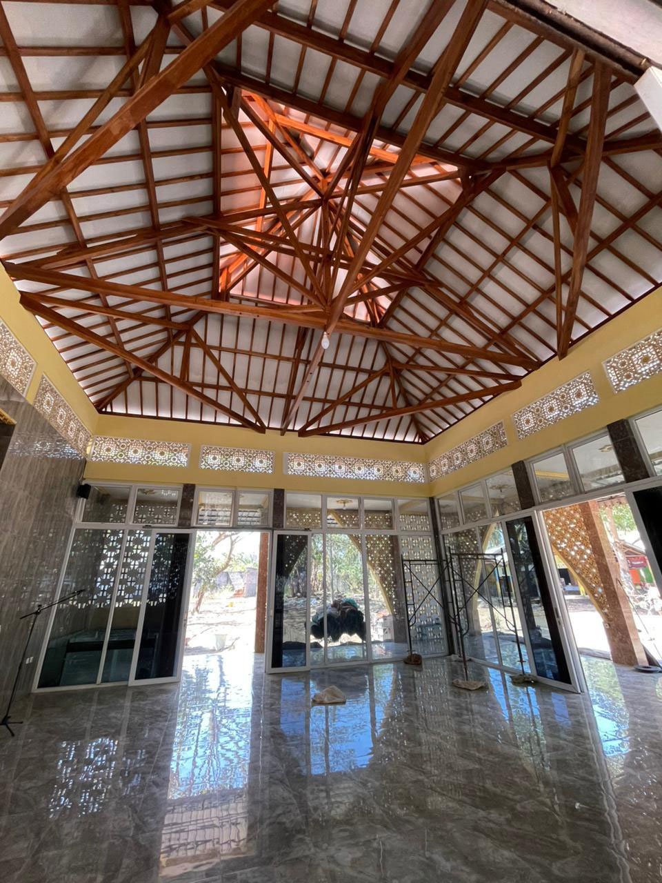 Komunitas Peduli Masjid BRI Region 13 Malang melakukan renovasi ringan dan pembersihan Masjid Ar Rihlah di Desa Gajahrejo (c) BRI RO 13