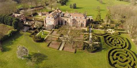 Para Pesepakbola Top dan Istana Super Mahal Mereka