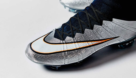 Detail CR7 Silverware