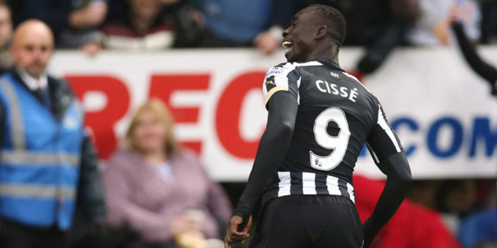 Hargai Toleransi, Cisse Undang Fans Cilik Newcastle Pesta Natal di Rumahnya