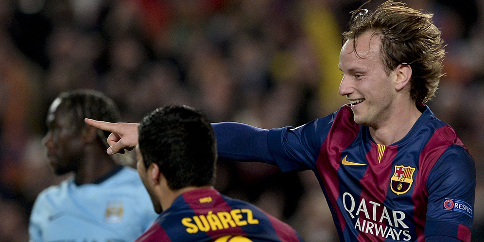 Ivan Rakitic merayakan golnya ke gawang Joe Hart