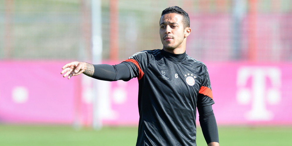 Barcelona Kembali Pertimbangkan Thiago Alcantara