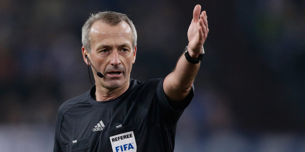 Referee Martin Atkinson