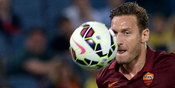 Figo Minta Maaf Rebut Ballon d'Or dari Totti Figo Minta Maaf Rebut Ballon d'Or dari Totti