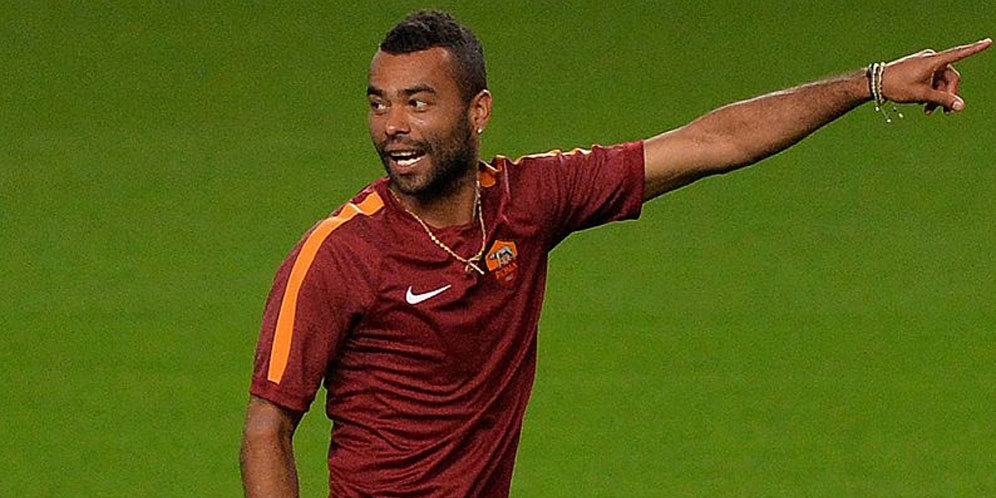 Dibuang Roma, Ashley Cole Segera Satu Tim dengan Gerrard