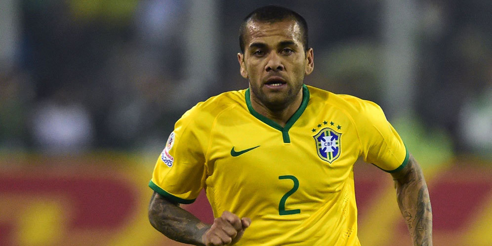 Dani Alves Tak Sedih Absen Bela Timnas Brasil