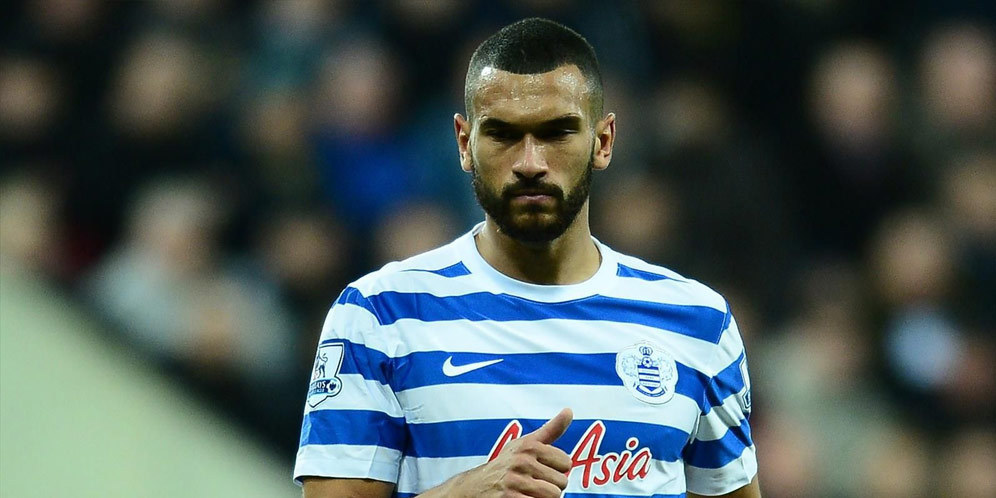 Krisis Bek, Liverpool Sasar Steven Caulker