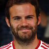 Berbalut Jersey Juan Mata, Model Hot Ini Tampil Menggoda