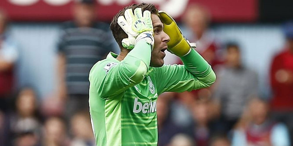 Giring Bola Dari Gawang Sendiri, Kiper West Ham Cetak Gol Langka