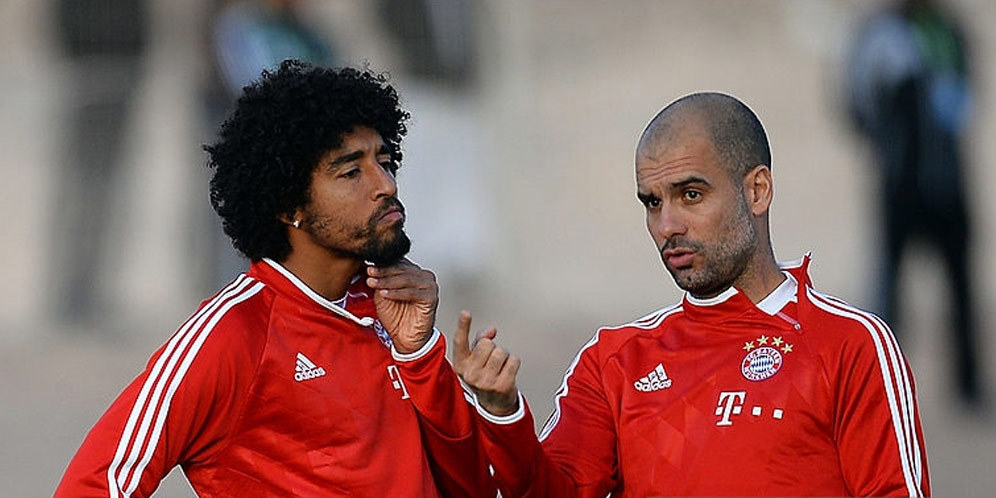 Dante: Guardiola Pelatih Bagus, Namun Buruk Dalam Komunikasi