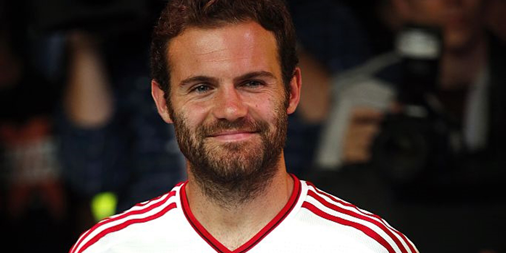 Sepakbola Digabung Basket, Juan Mata pun Kewalahan