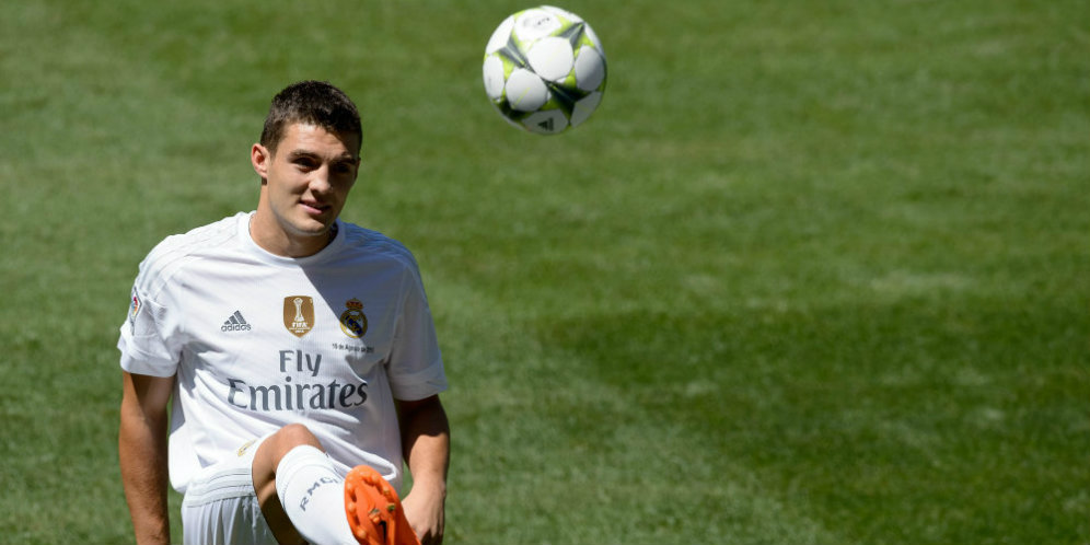 Luar Biasa, Kovacic Hantam Mistar Gawang dengan Rabona Garang!