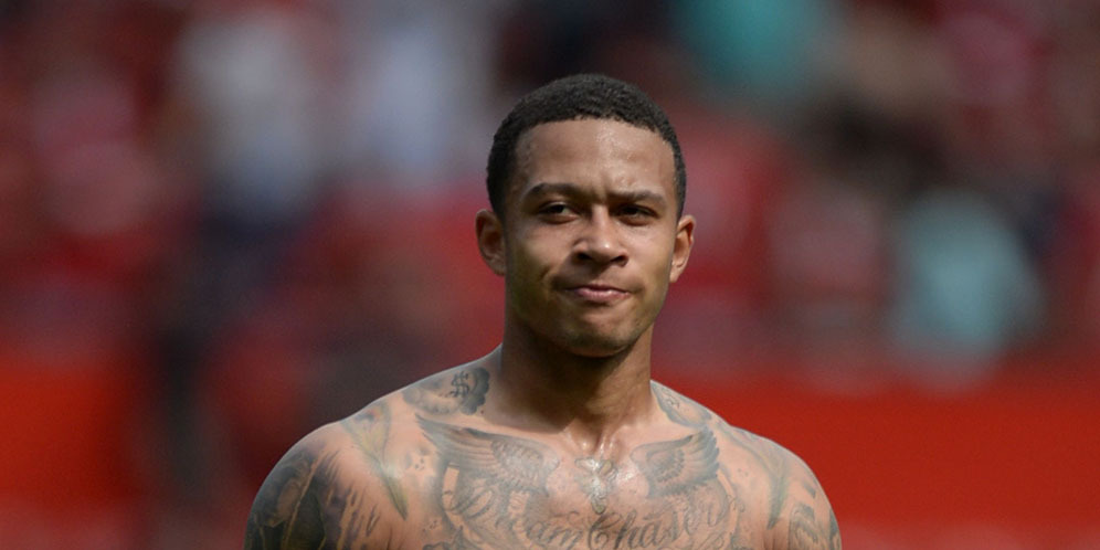 Memphis Depay Pamer Kemesraan dengan Kekasih Baru