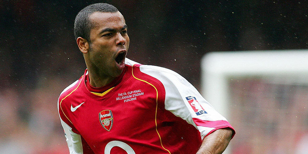 Ashley Cole Turut Tertawakan Keterpurukan Arsenal