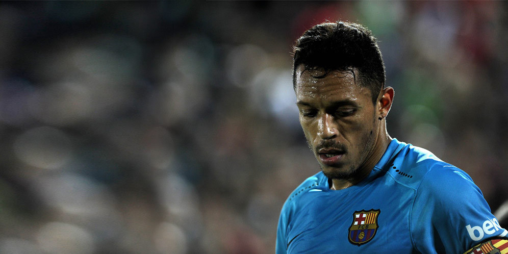 Banyak Tawaran Pindah, Adriano Tak Minat Tinggalkan Barca