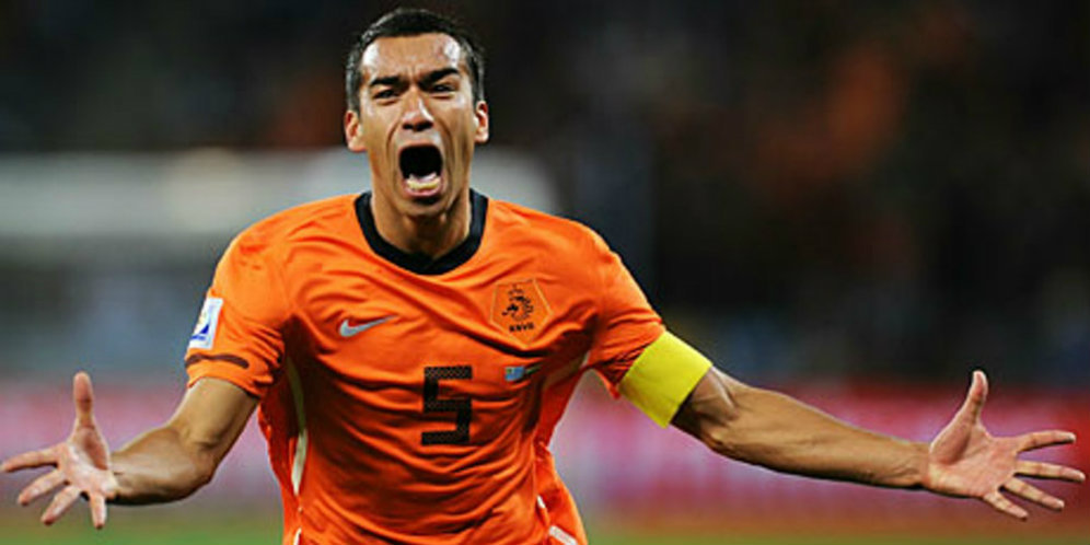 Giovanni van Bronckhorst (c) AFP