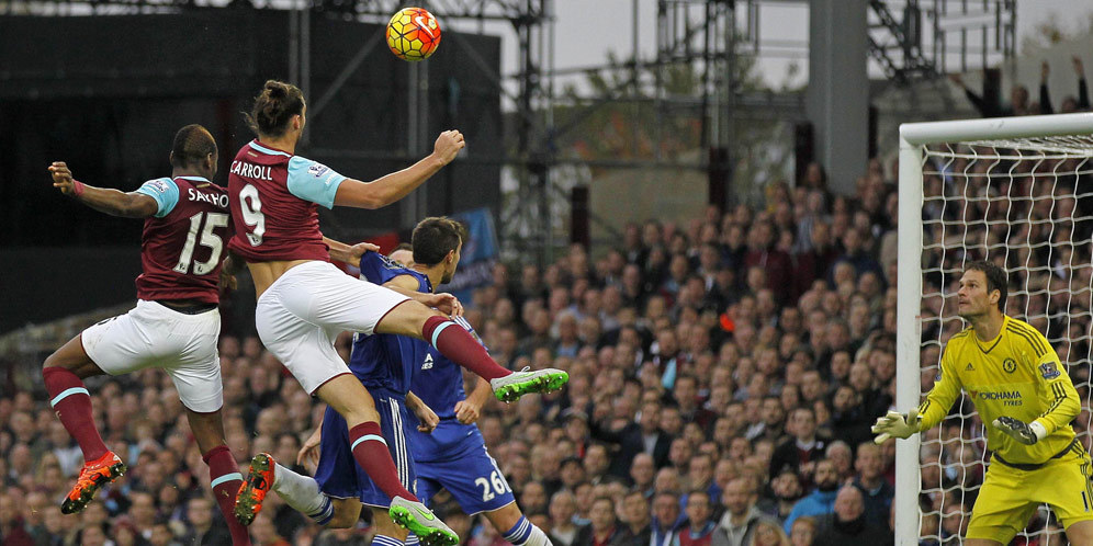 Bilic: Mustahil Jaga Andy Carroll di Kotak Penalti