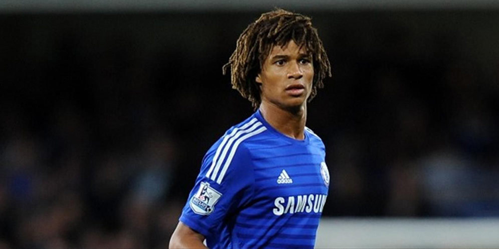 Nathan Ake Resmi Pulang ke Chelsea