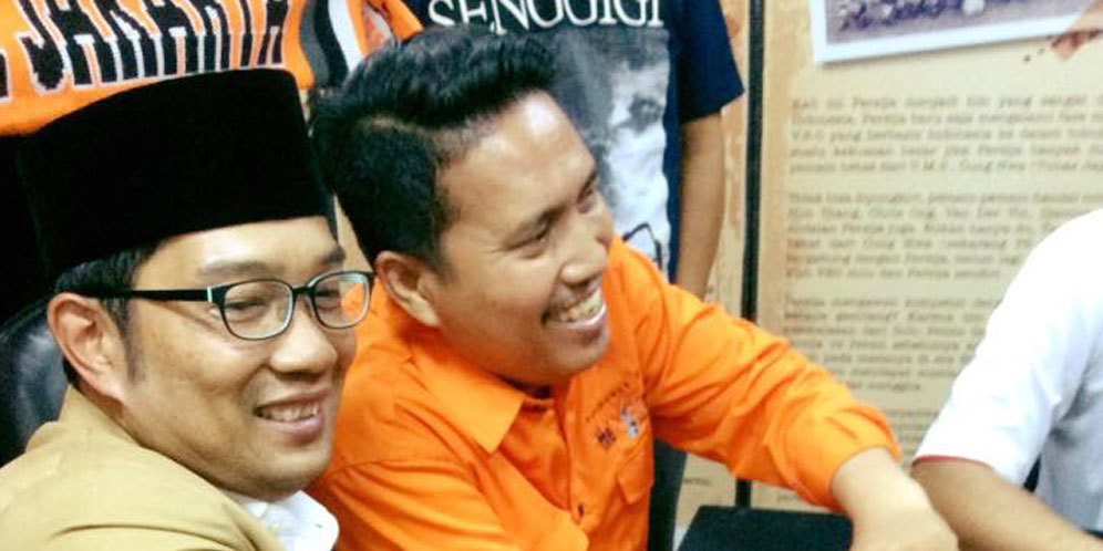 Demi Perdamaian, Ridwan Kamil Beri Ketua Jakmania Batu Akik