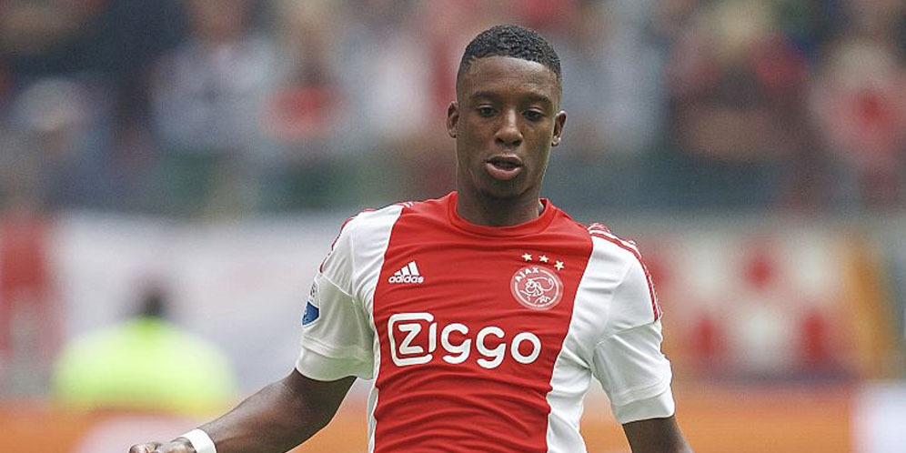 Arsenal dan Barcelona Rebutan Riechedly Bazoer dari Ajax