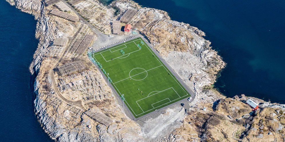 Ini Lapangan Sepakbola Terindah di Muka Bumi
