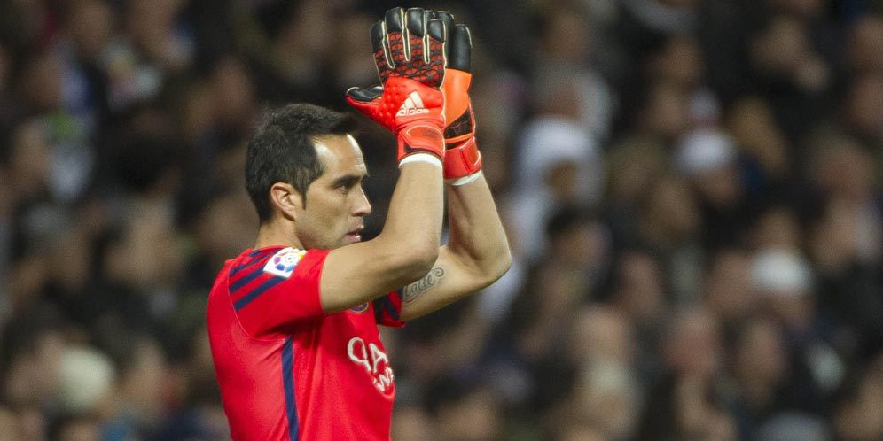 Barcelona Umumkan Cedera Claudio Bravo