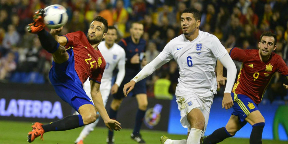 Smalling Puji Gol Indah Gaspar ke Gawang Inggris