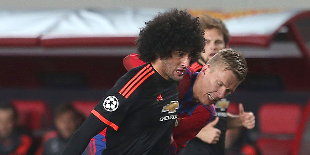 Fellaini: MU Masih Percaya Van Gaal